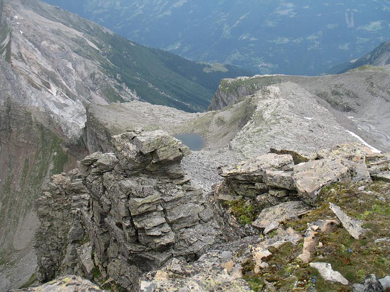 20080726_adula_michi 040.jpg - View back to the small lake on Passo del Laghetto.